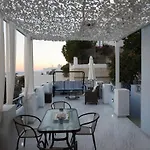 With Stunning View - Syros Vári