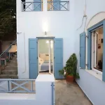 With Stunning View - Syros Feriehus Vári