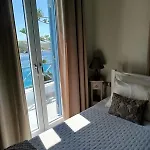 With Stunning View - Syros Feriehus Vári