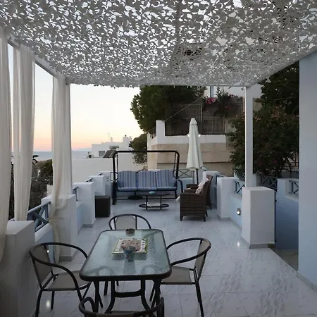 With Stunning View - Syros Vári