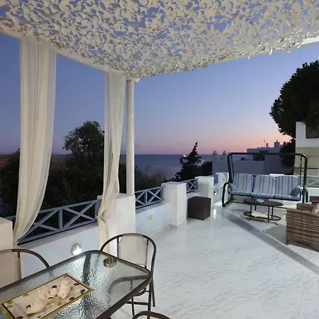 With Stunning View - Syros Vári