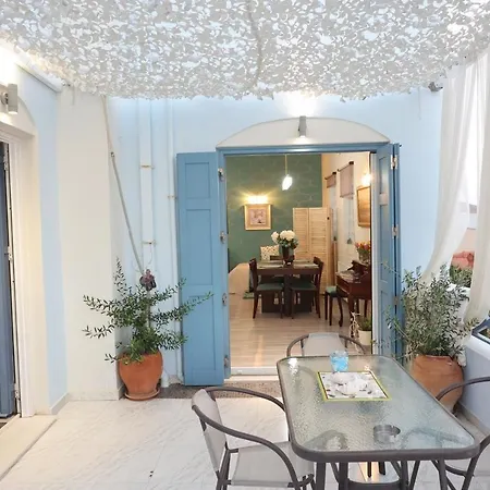 With Stunning View - Syros Feriehus Vári