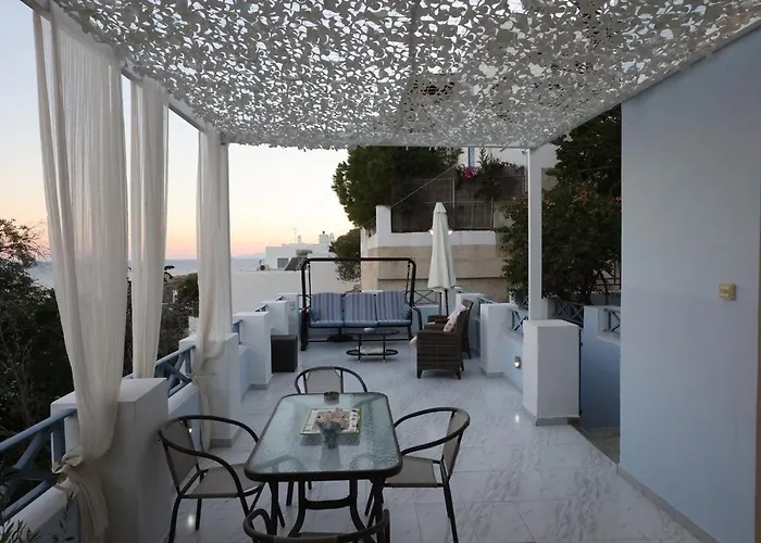 With Stunning View - Syros Vári