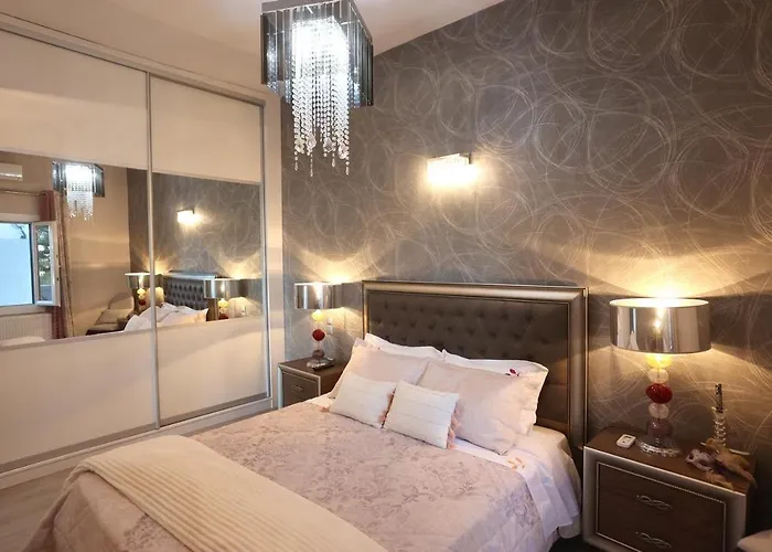 With Stunning View - Syros Vári